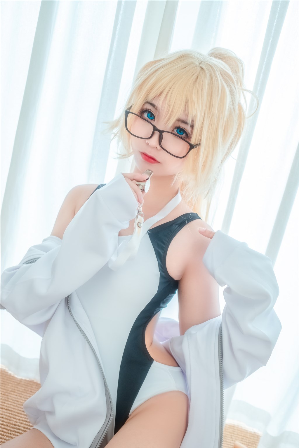 黑料吃瓜后记:坐在评委席时,她的手臂与搭档大腿贴合片刻,黑料揭秘