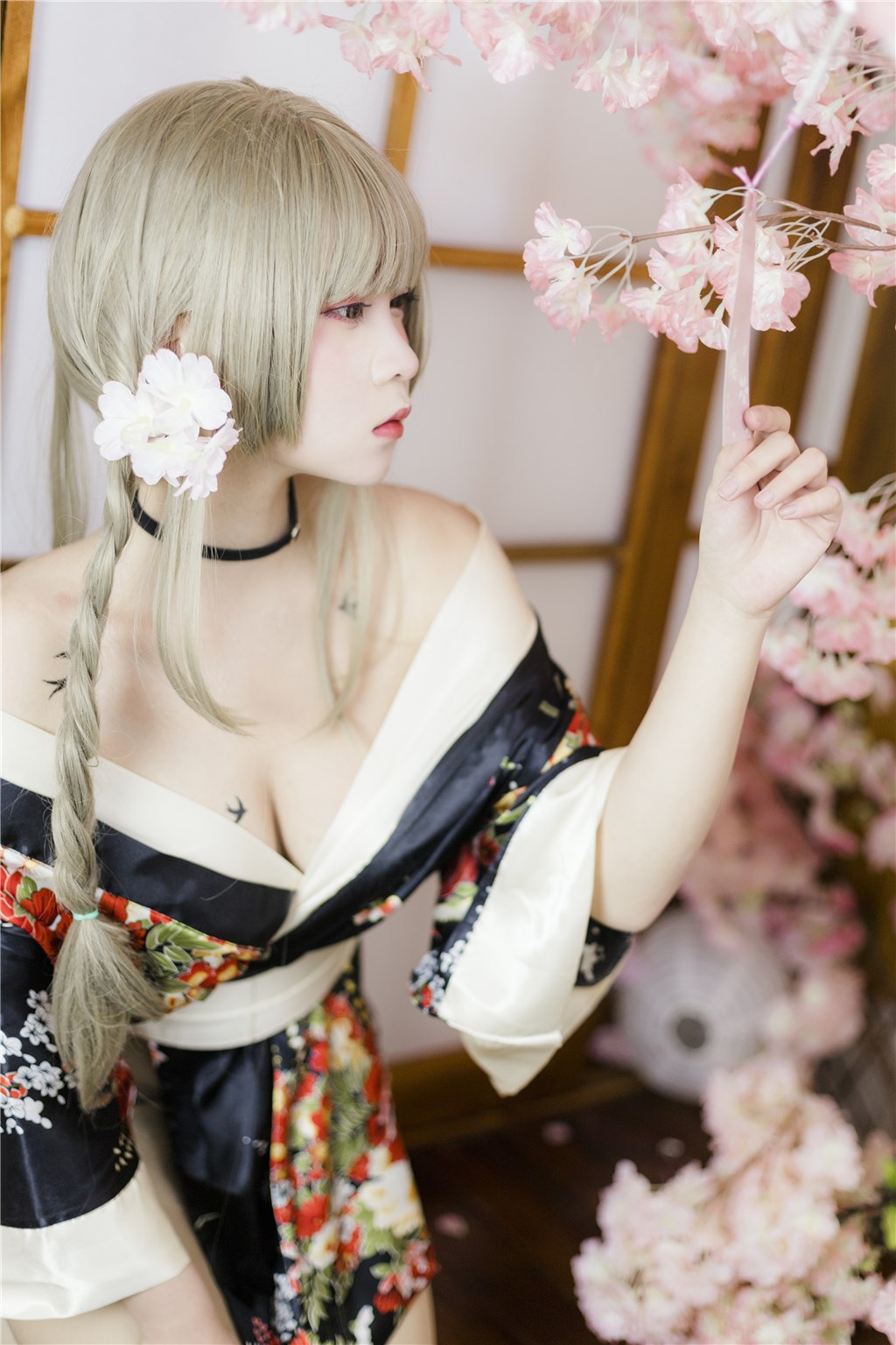 黑料不打烊凌光：助手给他们分别拿外套时，居然拿成了同一款式